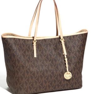 Michael Kors adorable Purse.